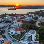 Nerra - Medulin, Mukalba Μεντουλίν